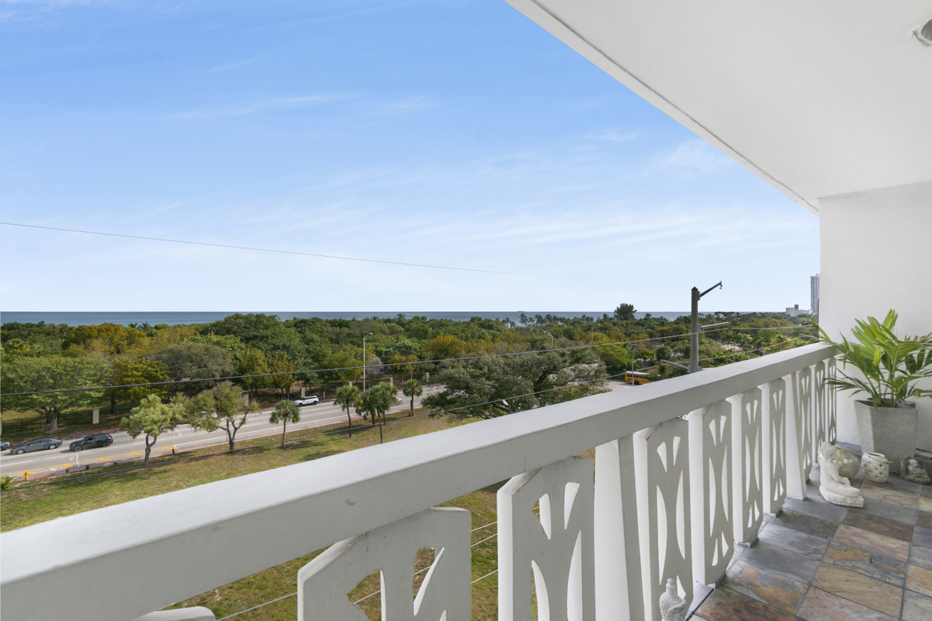 8233 Harding Avenue, Unit 701 701 Miami Beach, FL 33141 - Photo 11 of 18