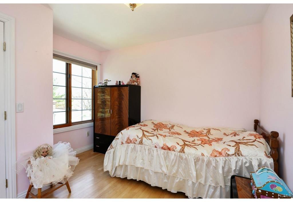 141 Oak Ridge Road Pleasantville, NY 10570 - Photo 15 of 20 Gallery Image 15