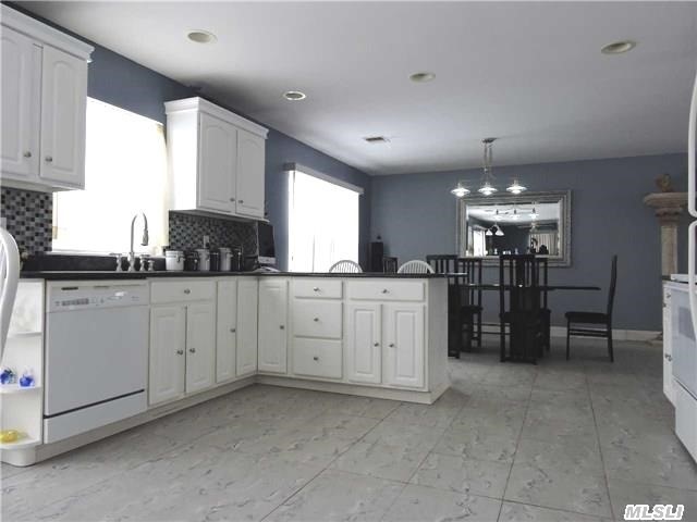 17 Inverness Road Holbrook, NY 11741 - Photo 3 of 19