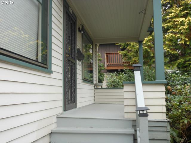 244 Southwest Idaho Street Portland, OR 97219 - Photo 4 of 15 Gallery Image 4