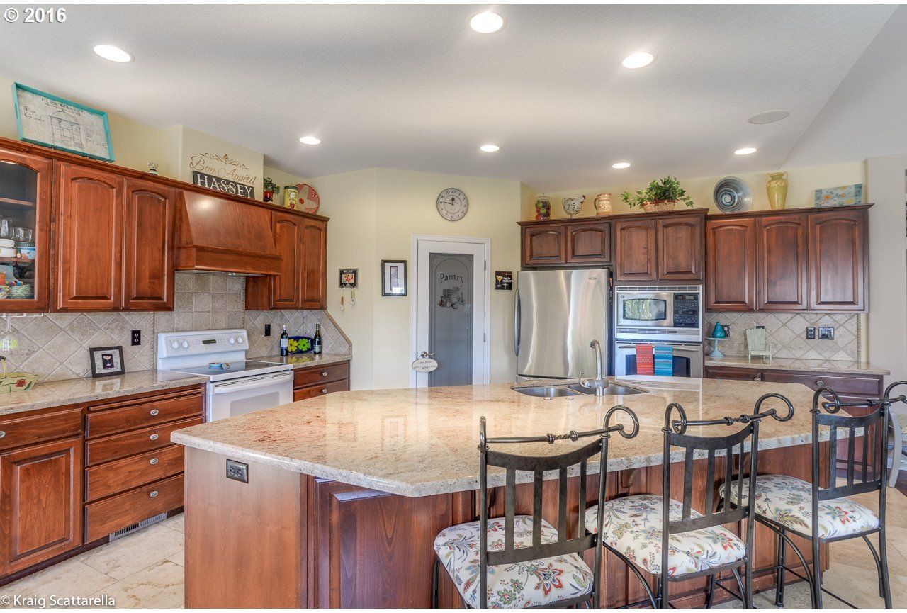 306 Northeast South Shore Road Portland, OR 97211 - Photo 10 of 18 Gallery Image 10