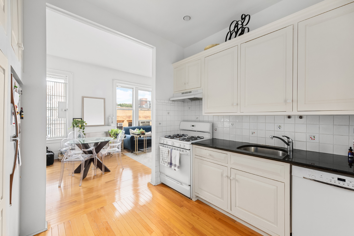 150 Sullivan Street, Unit 39 Manhattan, NY 10012 - Photo 2 of 8