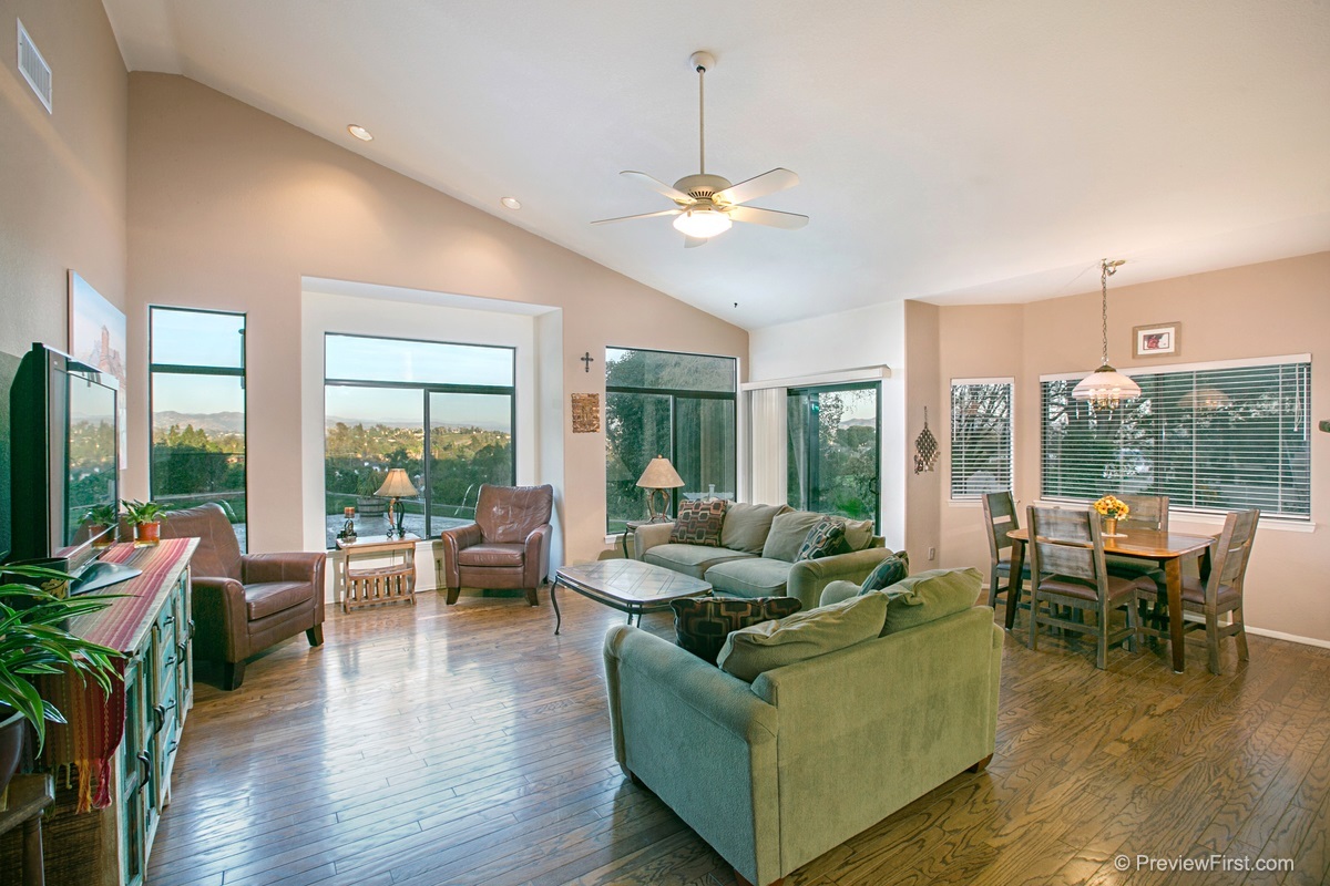 2282 Derrick Way Escondido, CA 92029 - Photo 4 of 25