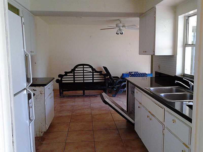 798 Southwest 15th Avenue Boca Raton, FL 33486 - Photo 9 of 10