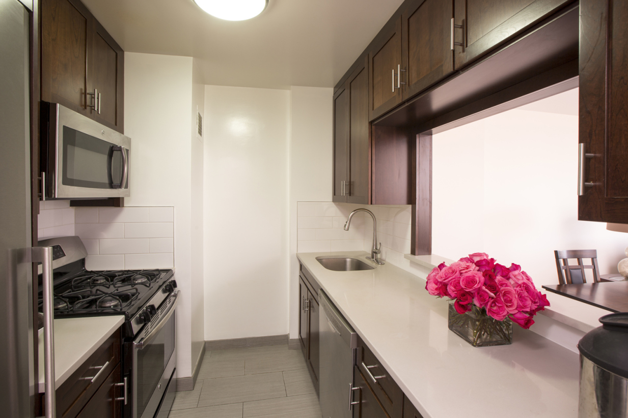 300 East 59th Street, Unit 2604 Manhattan, NY 10022 - Photo 4 of 13