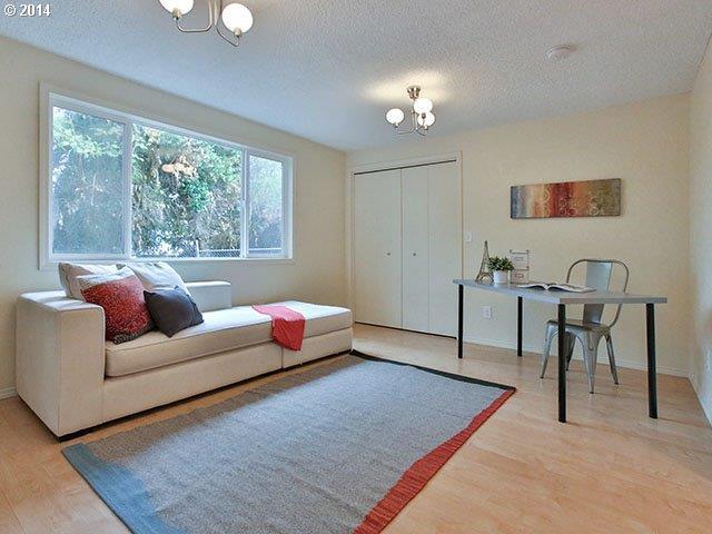 4279 Southeast 26th Court Gresham, OR 97080 - Photo 7 of 16 Gallery Image 7