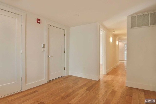 1076 River Road Edgewater, NJ 07020 - Photo 19 of 25