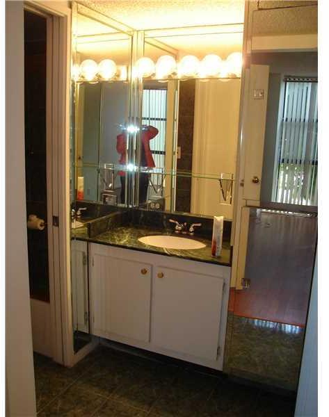 16919 North Bay Road, Unit 2022 Sunny Isles Beach, FL 33160 - Photo 11 of 12