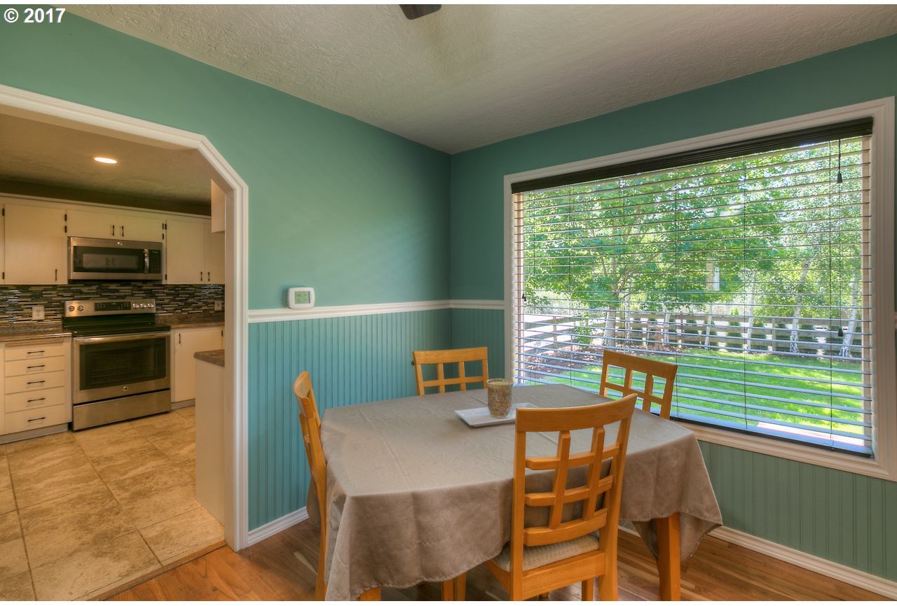 5823 Silverton Road Northeast Salem, OR 97305 - Photo 9 of 32 Gallery Image 9