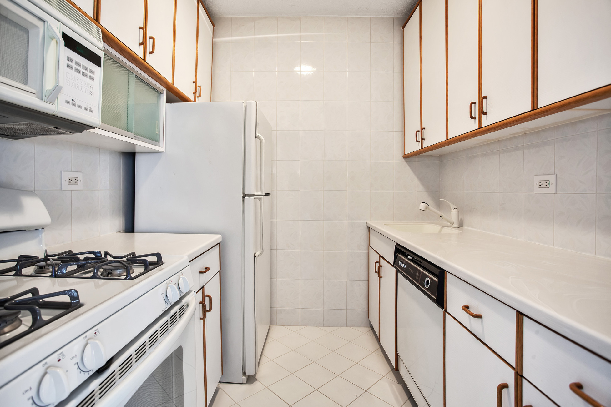 380 Rector Place, Unit 20J Manhattan, NY 10280 - Photo 4 of 11