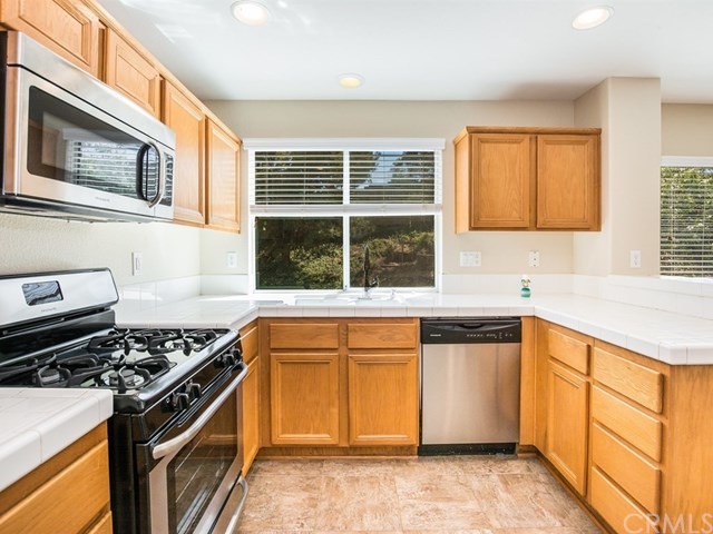 40661 Cartier Street Murrieta, CA 92563 - Photo 13 of 34