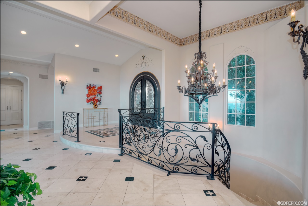 7403 Hillside Drive La Jolla, CA 92037 - Photo 6 of 25