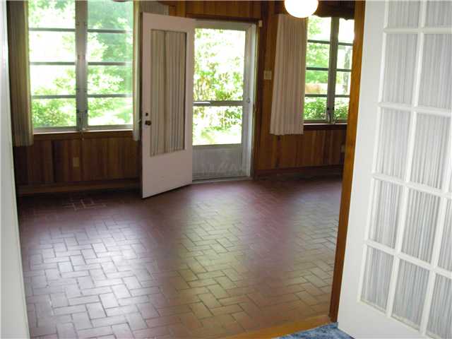 4820 Barfield Road Memphis, TN 38117 - Photo 13 of 22 Den has Fireplace with gas starter