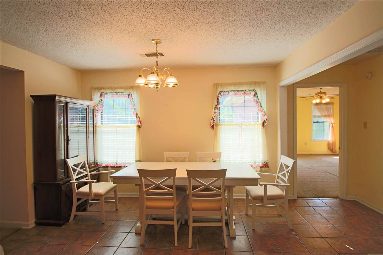 127 Ridgeway Lane Millington, TN 38053 - Photo 11 of 25 Gorgeous Breakfast Area Offers Lots Of Natural Lighting And Views Out To The Backyard!