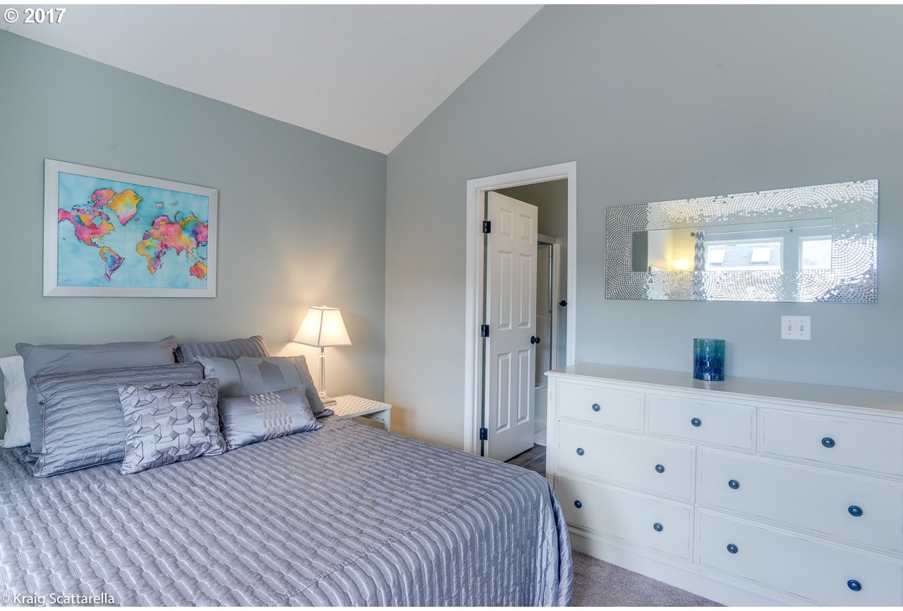 8 Southwest Gibbs Street Portland, OR 97239 - Photo 4 of 22 Gallery Image 4