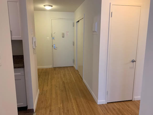 48 West 68th Street, Unit 9F Manhattan, NY 10023 - Photo 3 of 9