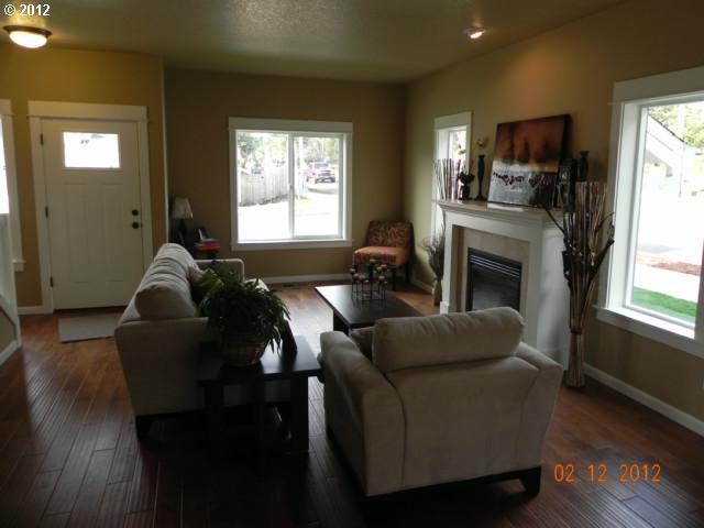 426 Northeast 141st Place Portland, OR 97230 - Photo 4 of 15