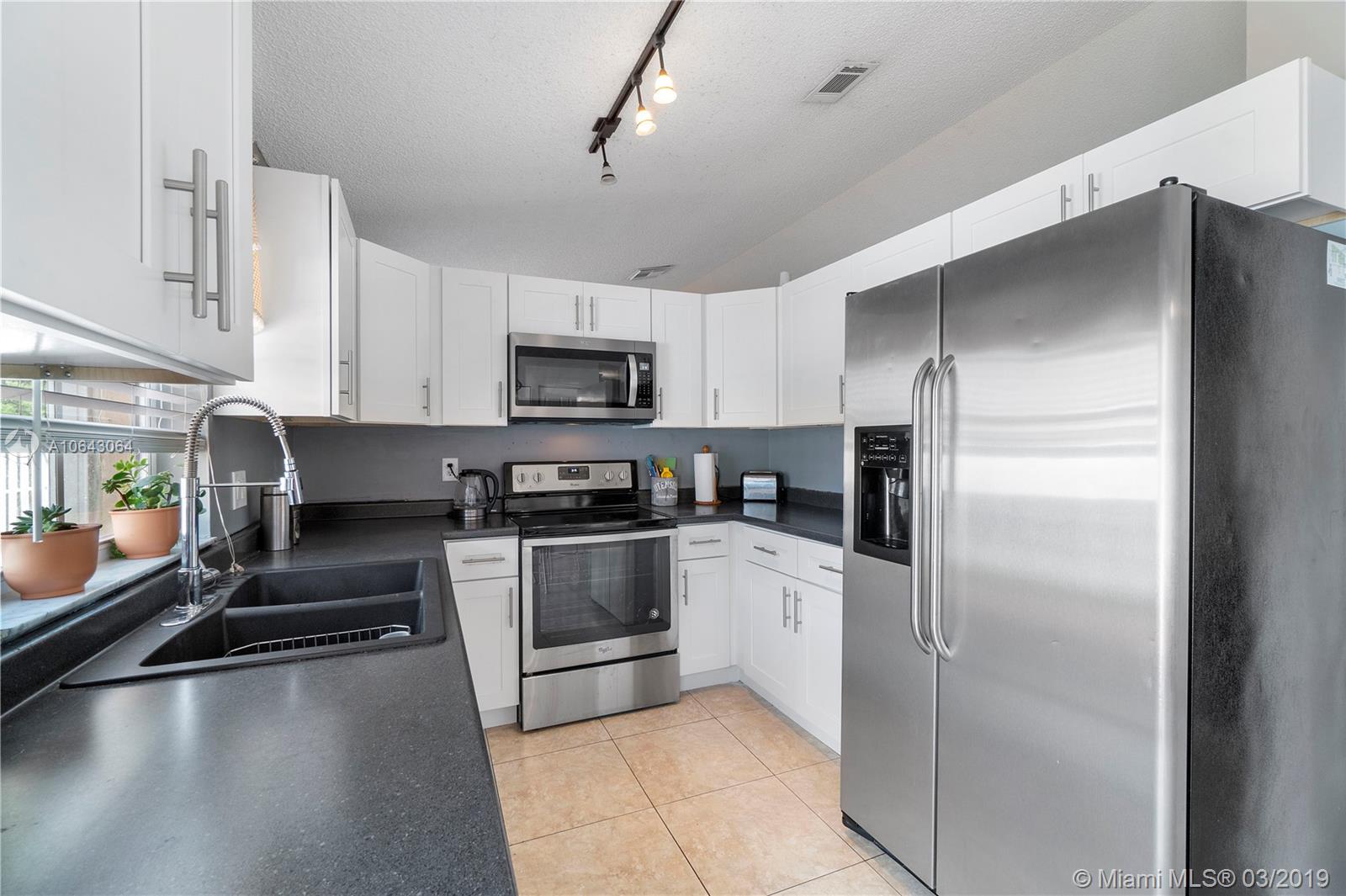 4334 Southwest 72nd Way Davie, FL 33314 - Photo 13 of 23