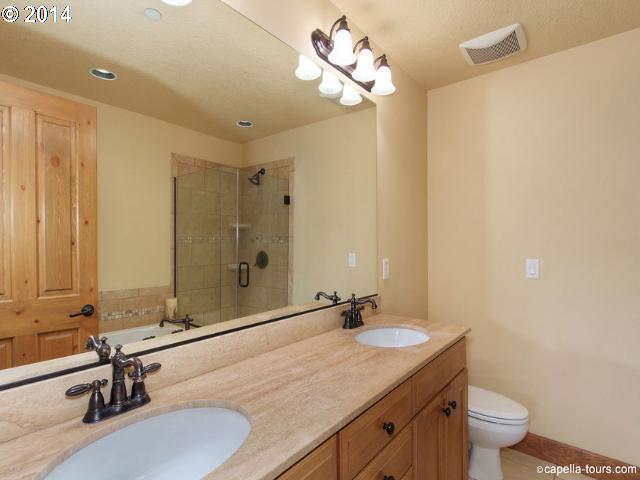 4646 Southwest Condor Avenue, Unit 4 Portland, OR 97239 - Photo 15 of 16 Gallery Image 15