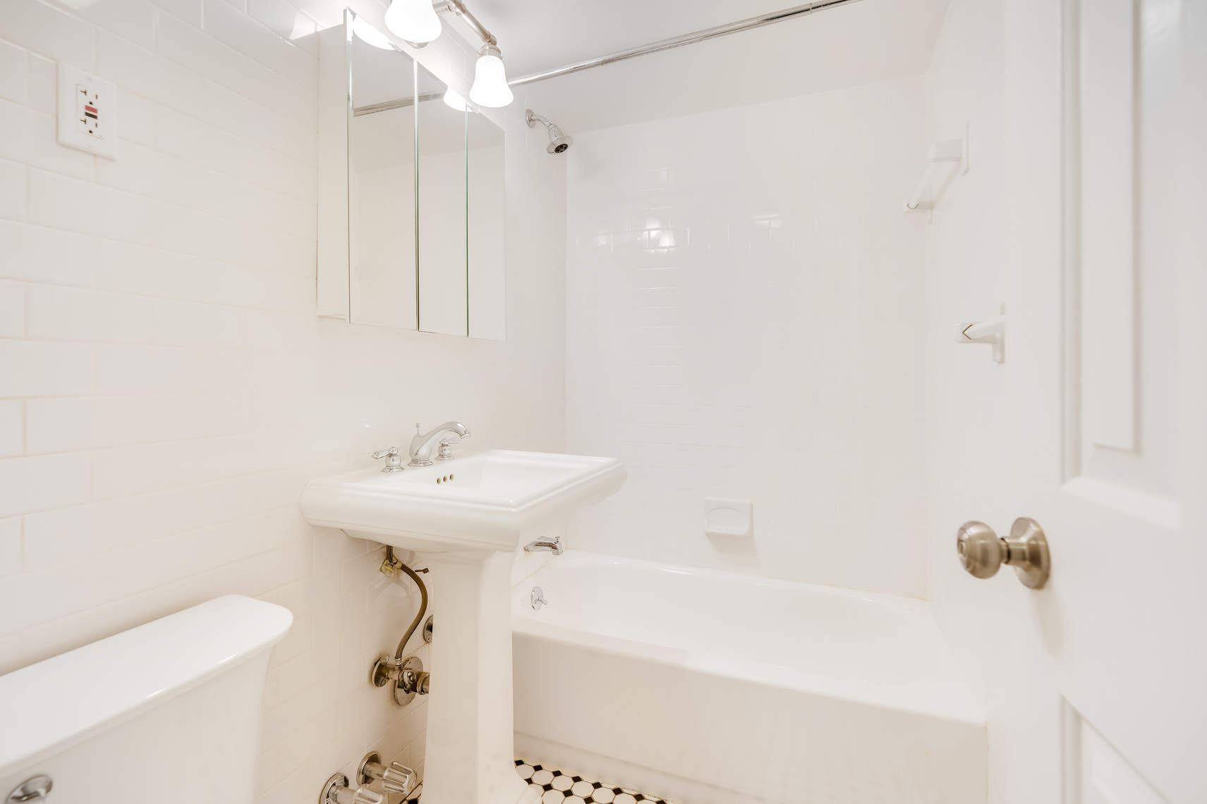 328 West 19th Street, Unit 2B Manhattan, NY 10011 - Photo 9 of 11