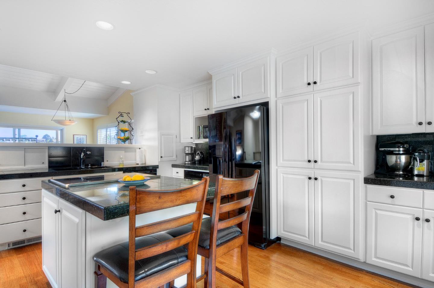 3236 Upper Lock Avenue Belmont, CA 94002 - Photo 5 of 32