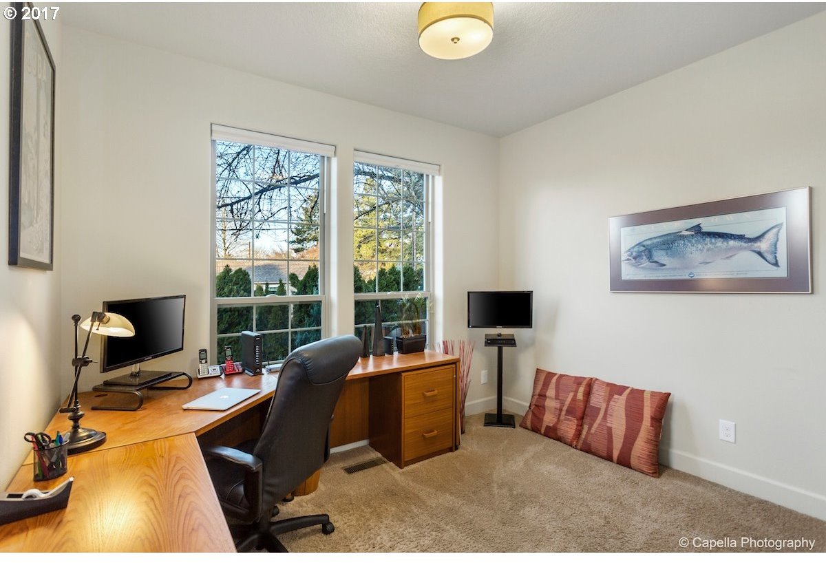 5406 Southwest Taylors Ferry Road Portland, OR 97219 - Photo 21 of 28