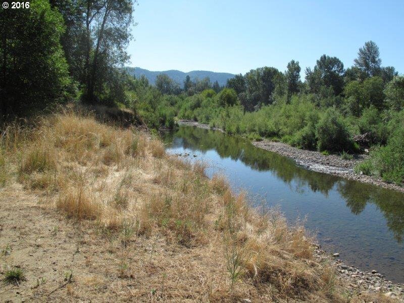 498 Pine Grove Road Rogue River, OR 97537 - Photo 4 of 20