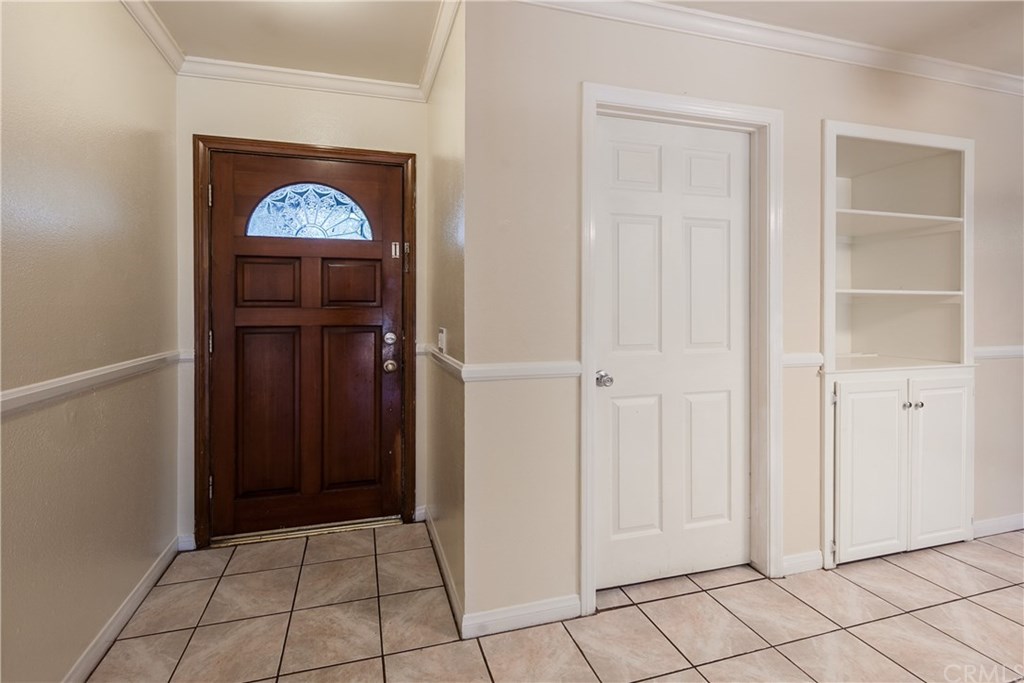 938 Aaron Drive Redlands, CA 92374 - Photo 4 of 22