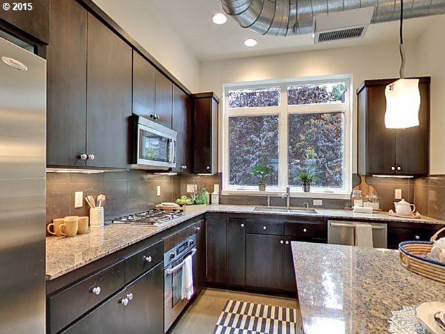 4632 Southwest Kelly Avenue Portland, OR 97239 - Photo 6 of 17