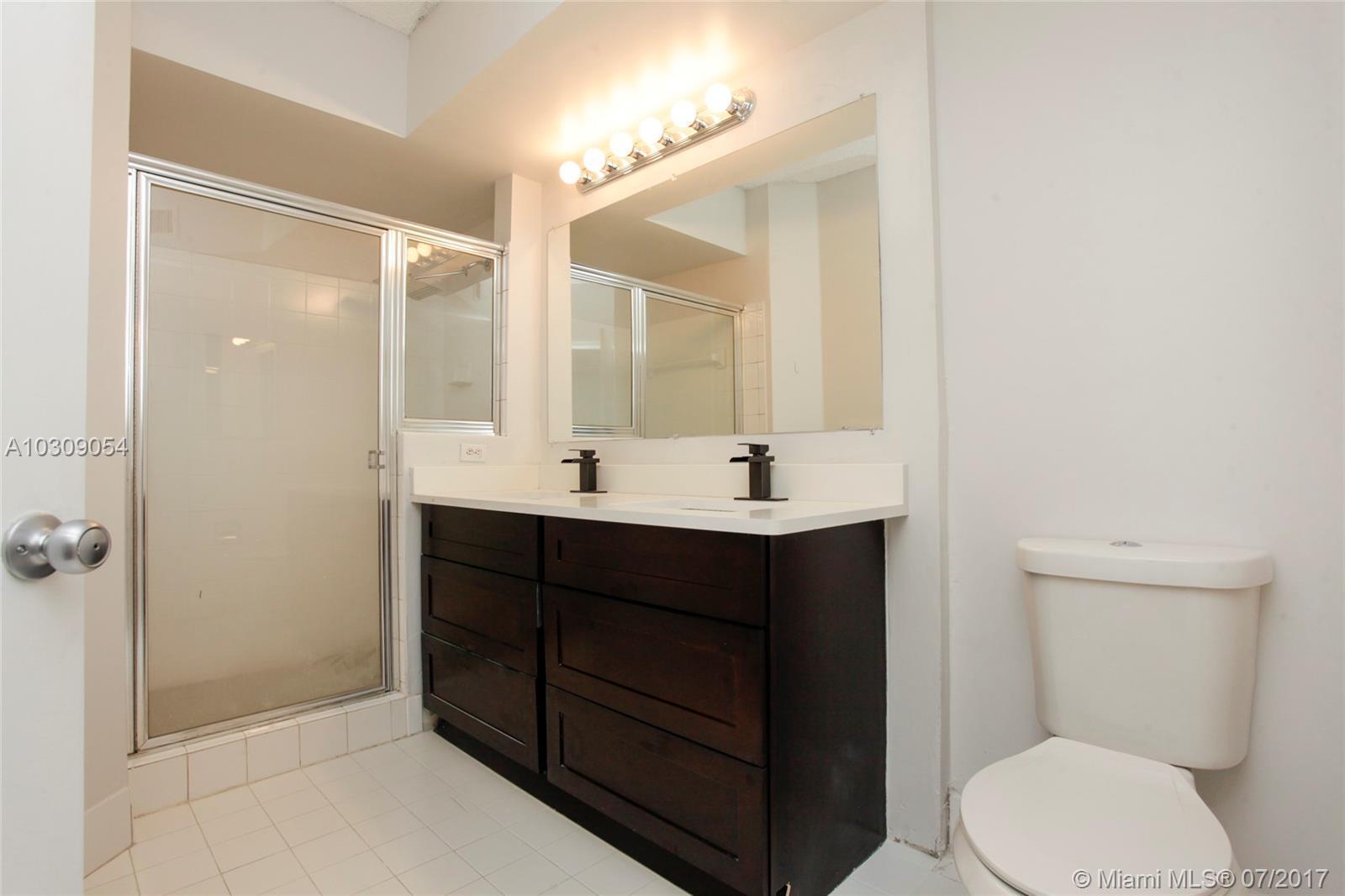17145 North Bay Road, Unit 4404 Sunny Isles Beach, FL 33160 - Photo 13 of 16