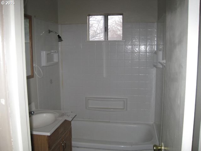 904 Chenowith Loop Road The Dalles, OR 97058 - Photo 17 of 24 Gallery Image 17