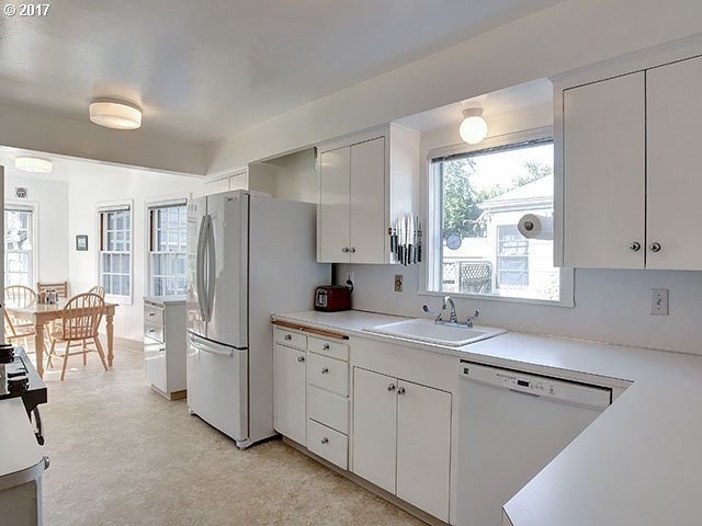 7725 Southeast Reed College Place Portland, OR 97202 - Photo 10 of 32 Gallery Image 10