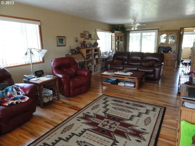 1882 Country Club Road Woodburn, OR 97071 - Photo 3 of 13 Gallery Image 3