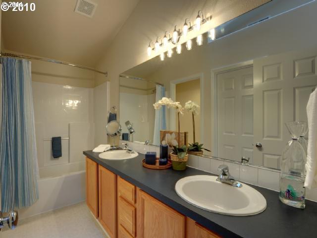 20798 Northeast Rockspring Street Hillsboro, OR 97006 - Photo 5 of 16 Gallery Image 5