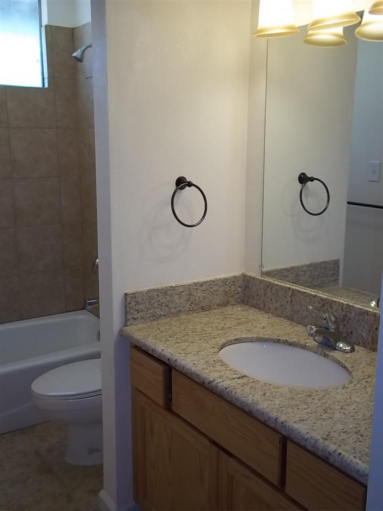 4404 Thatch Avenue Bakersfield, CA 93313 - Photo 11 of 20