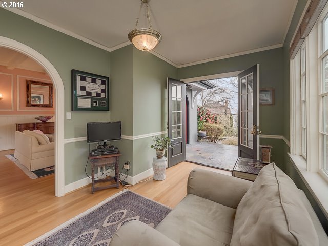 2832 Northwest Cumberland Road Portland, OR 97210 - Photo 4 of 30 Gallery Image 4