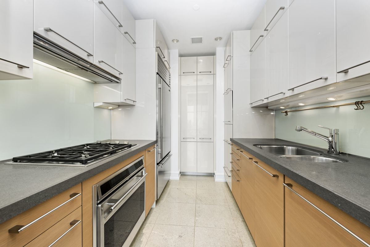 151 East 58th Street, Unit 39D Manhattan, NY 10022 - Photo 6 of 12