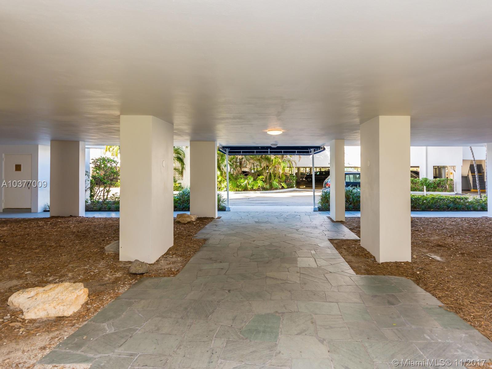 607 Ocean Drive, Unit 9K Key Biscayne, FL 33149 - Photo 5 of 78