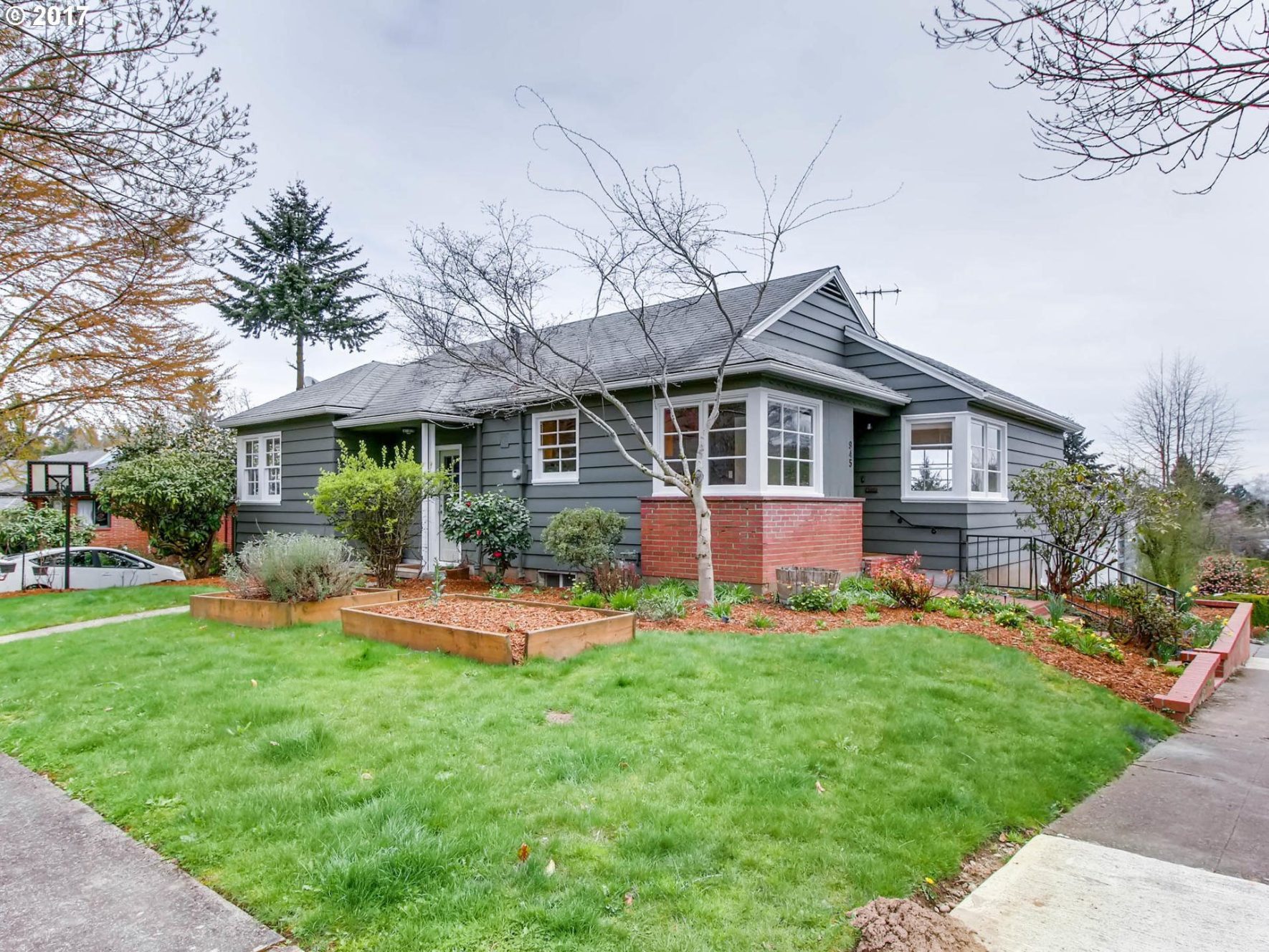 945 Southwest Troy Street Portland, OR 97219 - Photo 3 of 24 Gallery Image 3