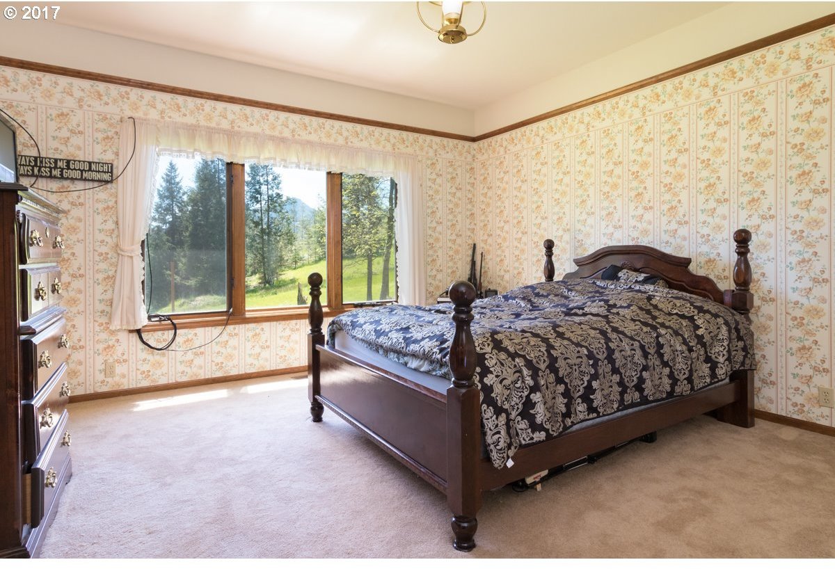 8641 Elkhead Road Yoncalla, OR 97499 - Photo 5 of 30