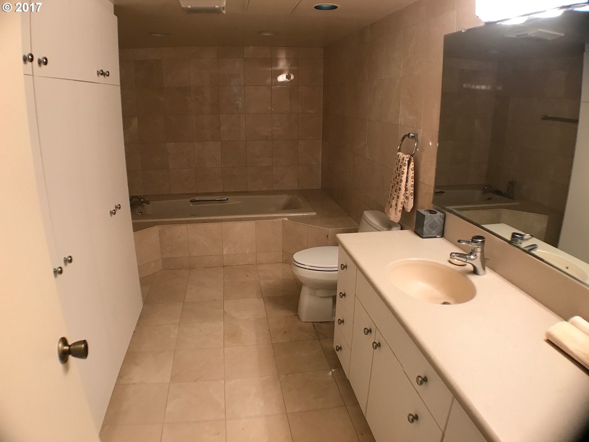 9448 Southwest Lancaster Road Portland, OR 97219 - Photo 8 of 18 Gallery Image 8