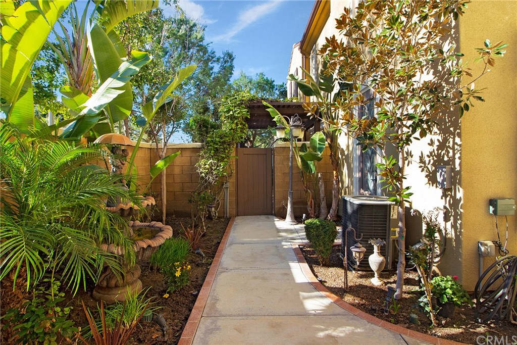 95 Chantilly Irvine, CA 92620 - Photo 3 of 40