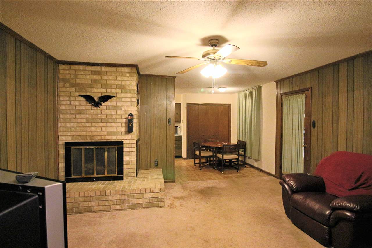 3161 New Allen Road Memphis, TN 38128 - Photo 5 of 25 Spacious Living Room!