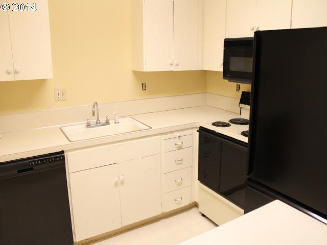 4460 Southwest Scholls Ferry Road, Unit 26A Portland, OR 97225 - Photo 3 of 10 Gallery Image 3