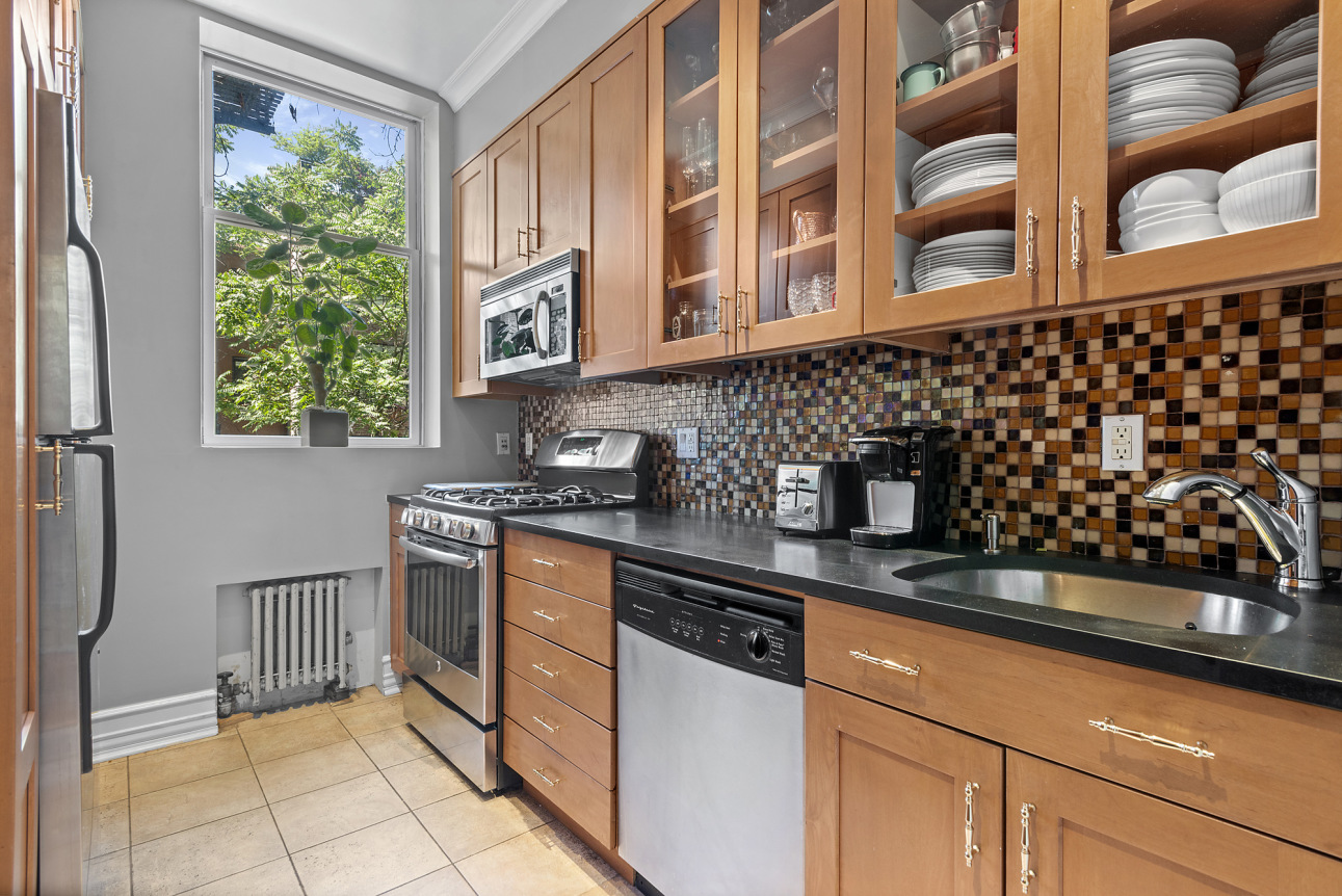 218 East 12th Street, Unit 2 Manhattan, NY 10003 - Photo 4 of 8