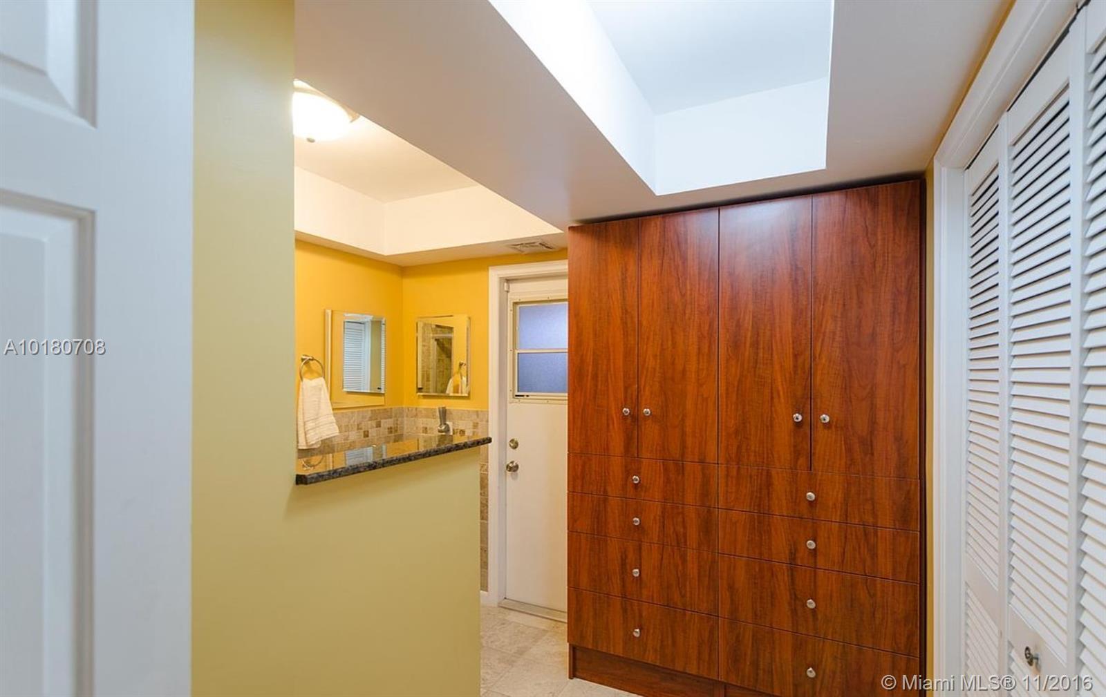 940 Southwest 74th Terrace Plantation, FL 33317 - Photo 20 of 25