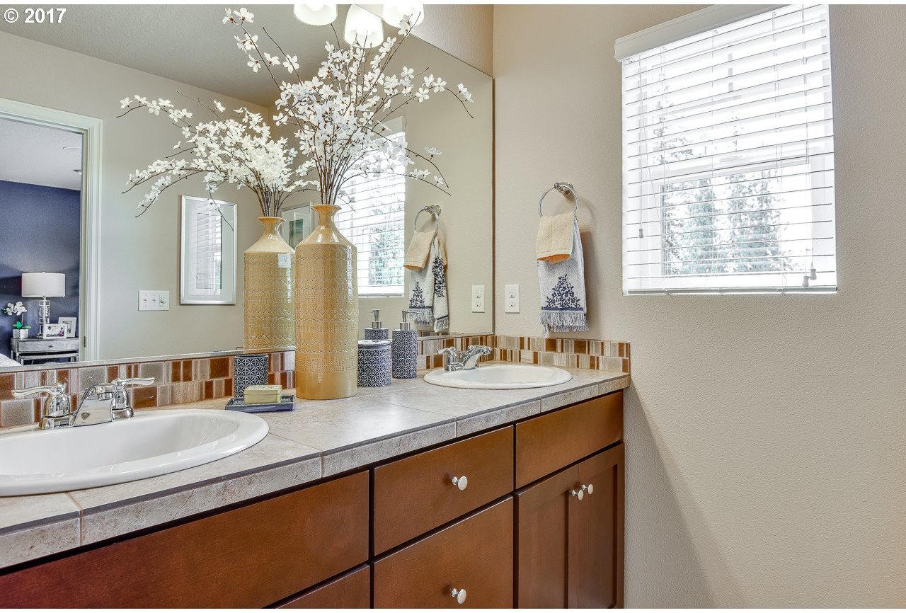 8554 Southwest Schmidt Loop Tigard, OR 97224 - Photo 17 of 27 Gallery Image 17