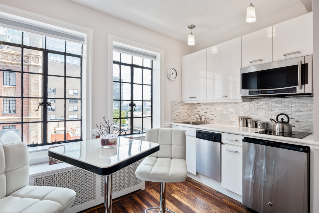 45 Tudor City Place, Unit 802 Manhattan, NY 10017 - Photo 2 of 9