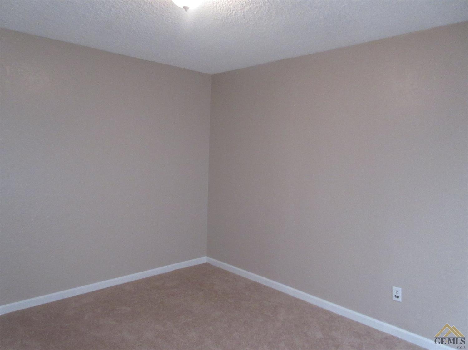 1627 Locust Ravine Bakersfield, CA 93306 - Photo 22 of 29 Gallery Image 22