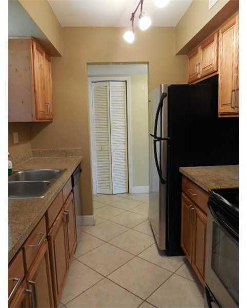 8475 Southwest 94th Street, Unit 121E Miami, FL 33156 - Photo 3 of 11